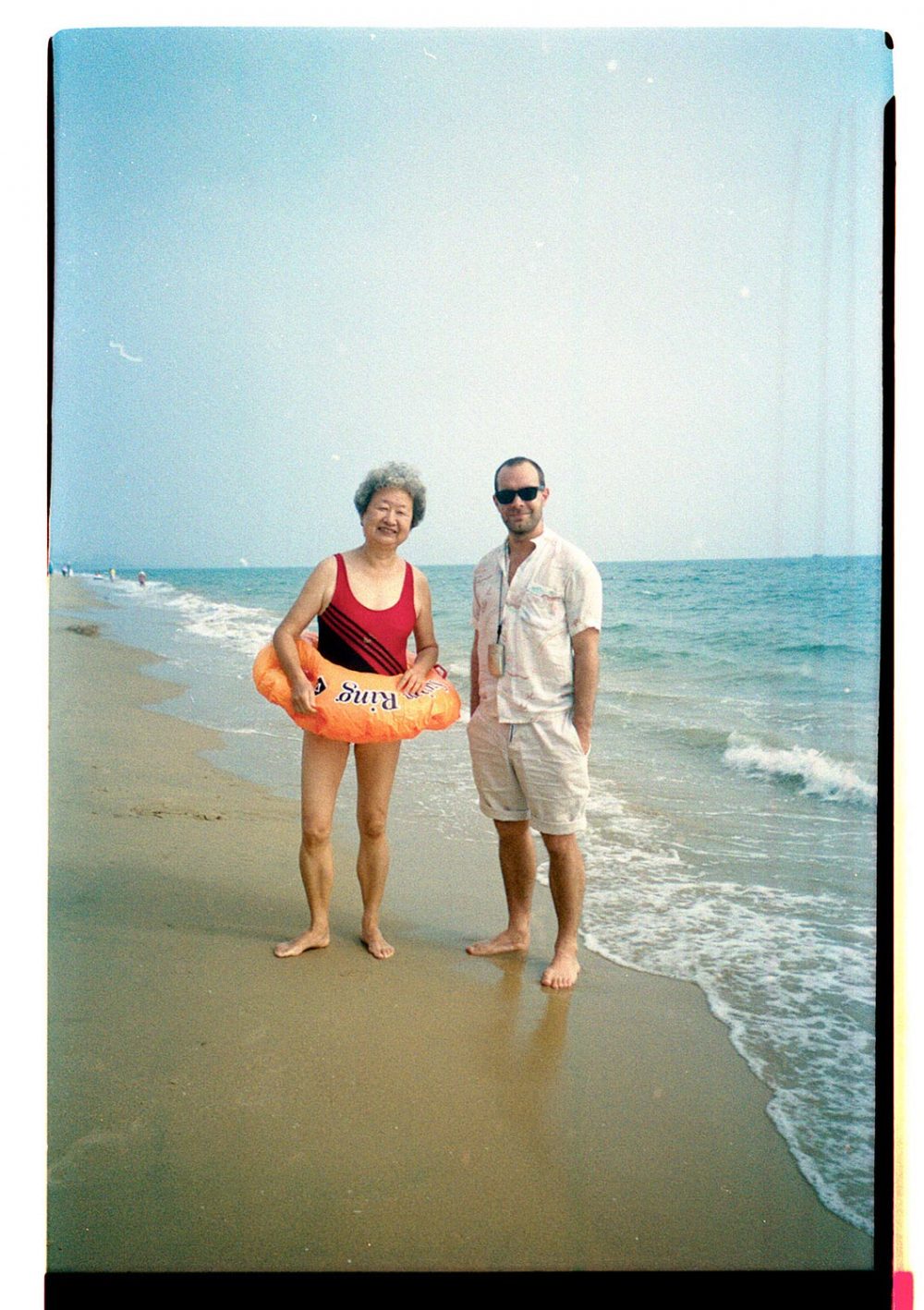 Eric Leleu photographe sur une plage en Chine